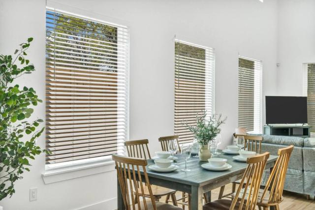 Modern 4 Bedroom Retreat with Enchanting Amenities