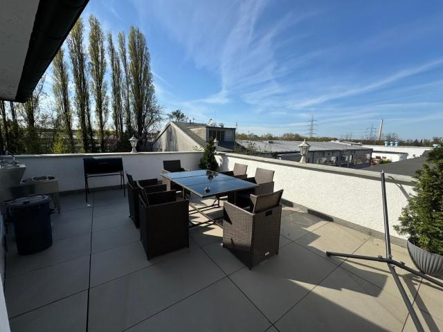 120qm Geräumige Wohnung & Balkon & Parkplatz