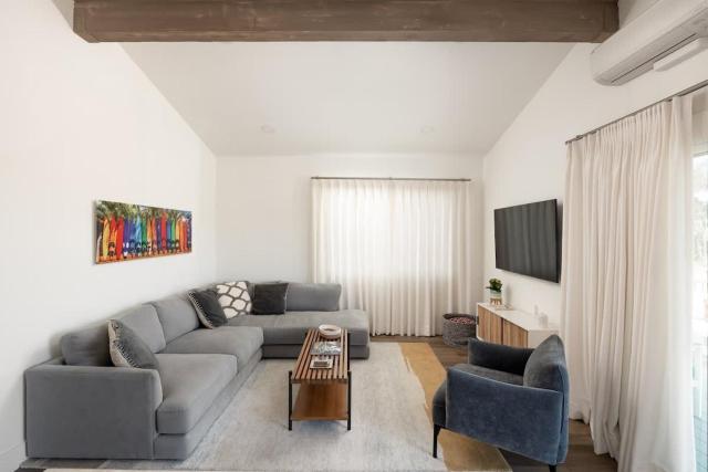 2BD Sashas Bungalow Beach Vibes 1 Block Away