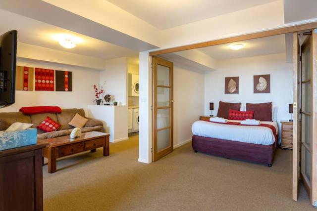 Beachfront Apartment Blackmans Bay