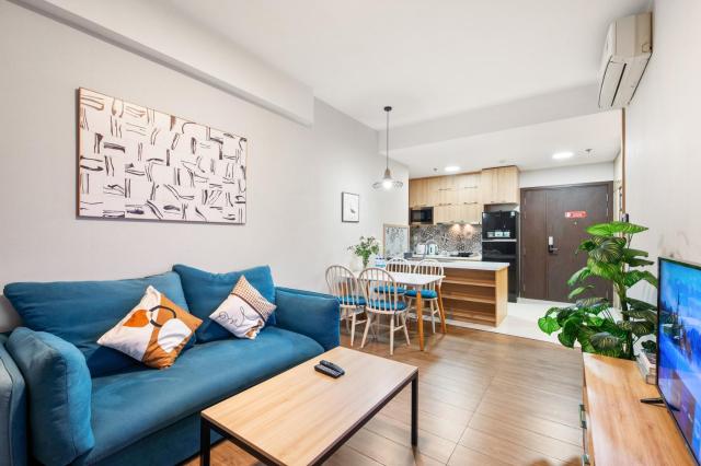 Service Rivergate Apartment Building, Free Pool