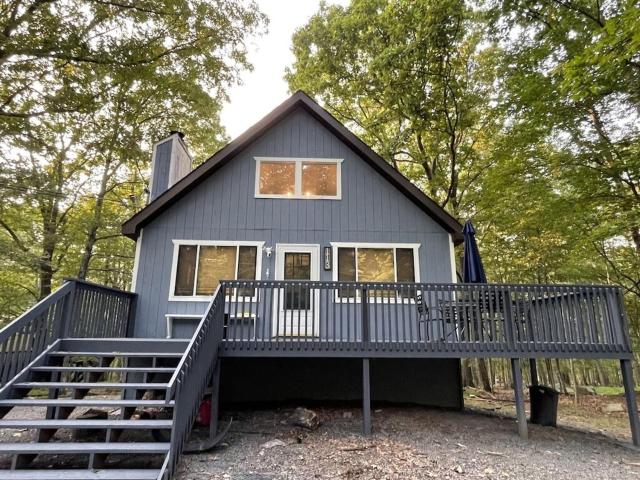 Fully updated home with hot tub in amenity filled community