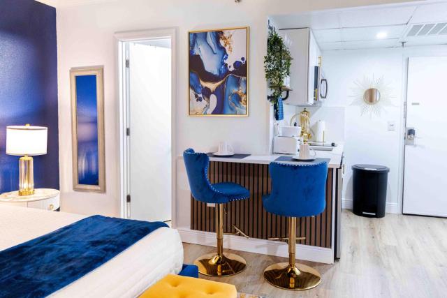 Luxury Lakeview Getaway 1 mile Universal Studios