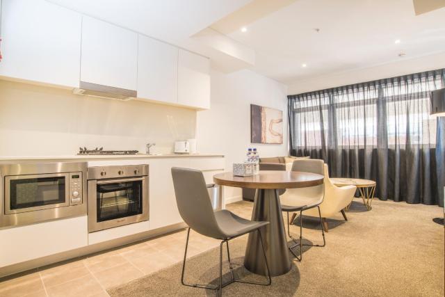 Modern Hotel Apartment Perfect location 1bed 1 bath apartment at Chatswood