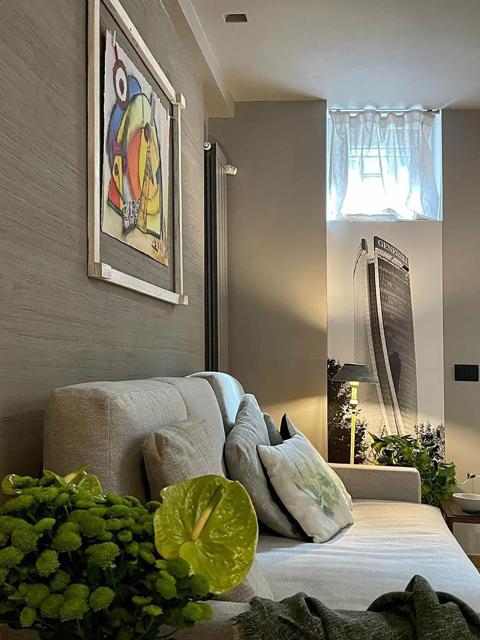 Luxury Art & Chromotherapy Apartment Downtown - FREE PARKING