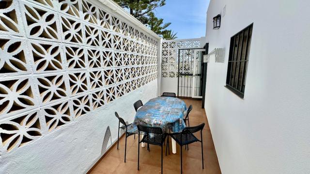 Escapada de Relax y Diseño con Piscina y Barbacoa