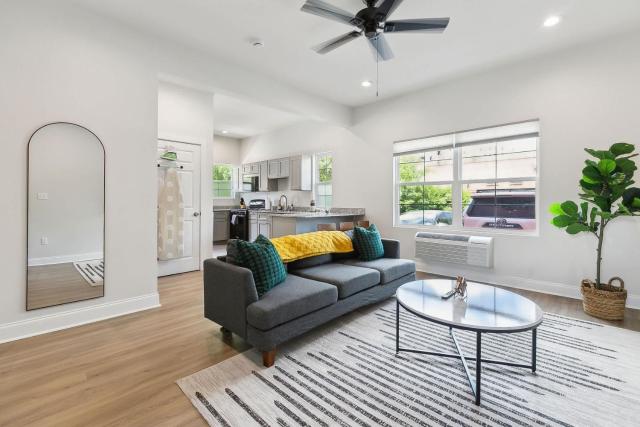StayAE Downtown - 1BR Apartment, Ground Floor