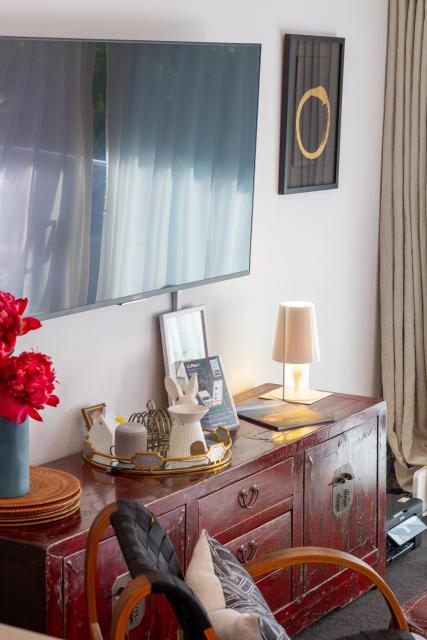 Central City Retreat Stylish 3BR and Parking