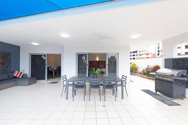 Zen Saltwater Retreat Balcony - Pool - Seaview