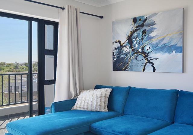 Modern Apartment, 5 mins from beach, Balcony