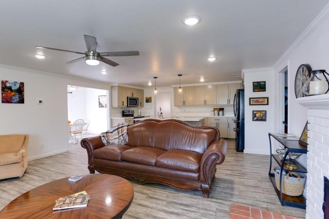 Mtn-View Home w/ Patio & Grill in Woodlake