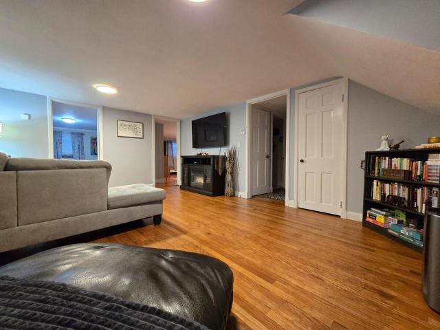 2 Bedroom Apartment on Quinsigamond Lake