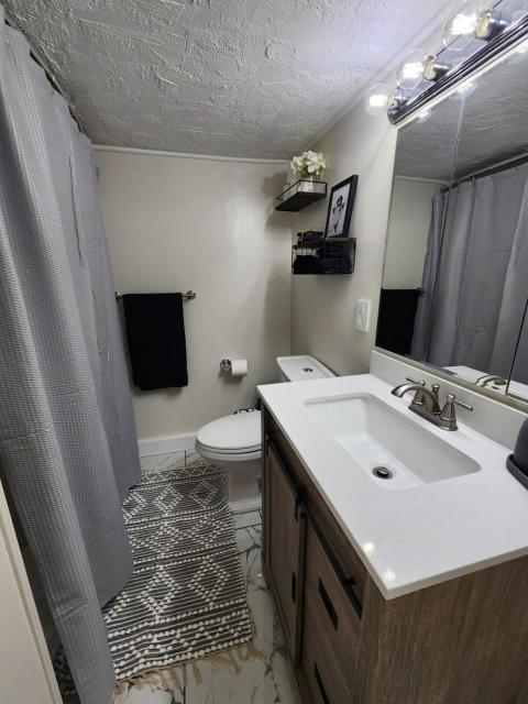 2 Bedroom Apartment on Quinsigamond Lake