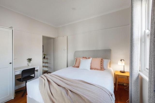 Bentleigh East House by Ready Set Host