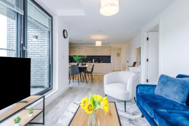 Modern Apartment in Old Trafford, Balcony, Sleeps6