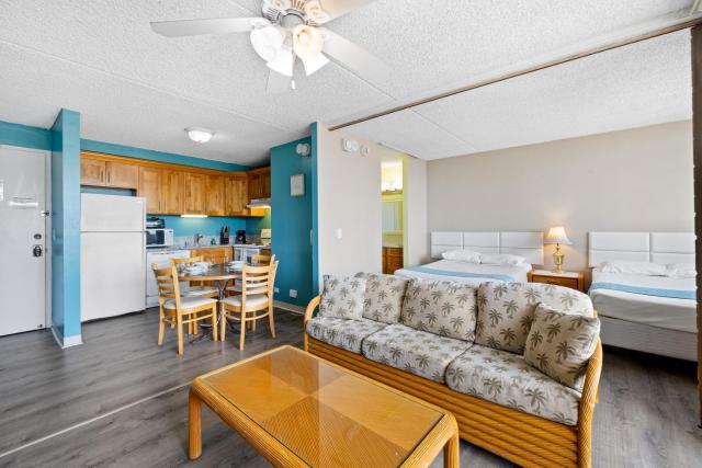 Royal Kuhio 1709 - Spacious Studio with Stunning Ocean City Views in the Heart of Waikiki!
