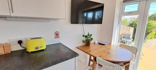 The Snug - for Eurotunnel, Le Shuttle, North Downs Way & Golf