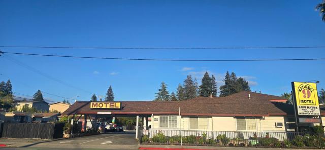 National 9 Motel
