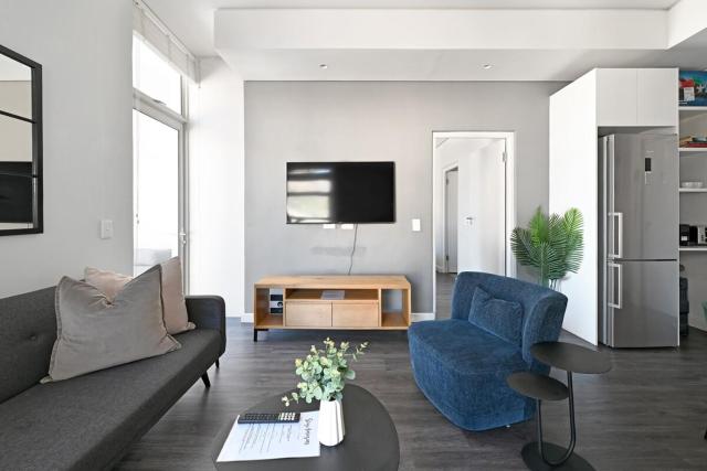 MAYA - 2 Bedroom City Retreat l Backup Power & Parking
