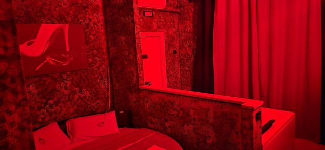 L'H LION's RED SUITE
