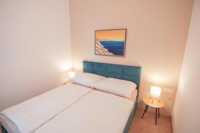 Elegante Altbauwohnung alles NEU!! Free Parking Garage