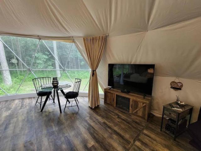 Bunny Bungalow Romantic Getaway in a Spacious Geodome