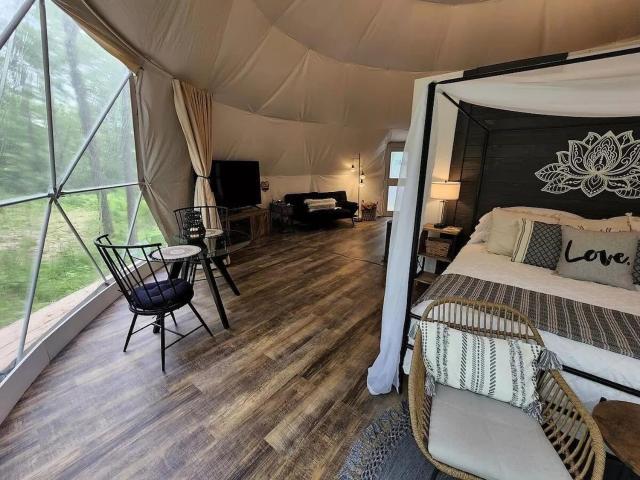 Bunny Bungalow Romantic Getaway in a Spacious Geodome