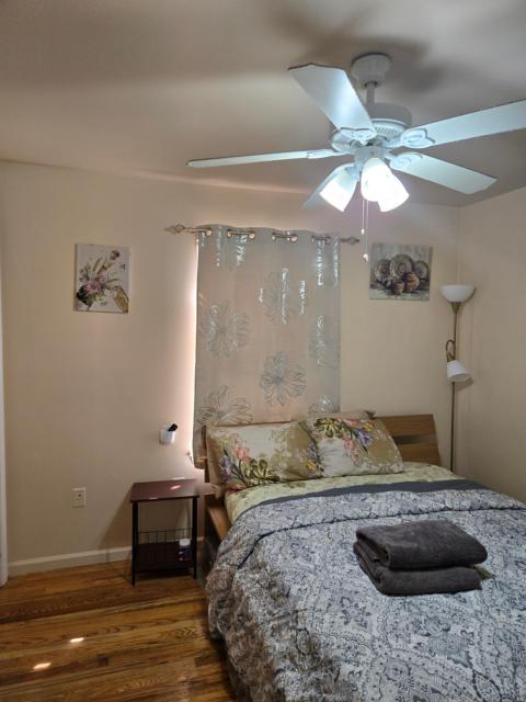 Honey queen room 5