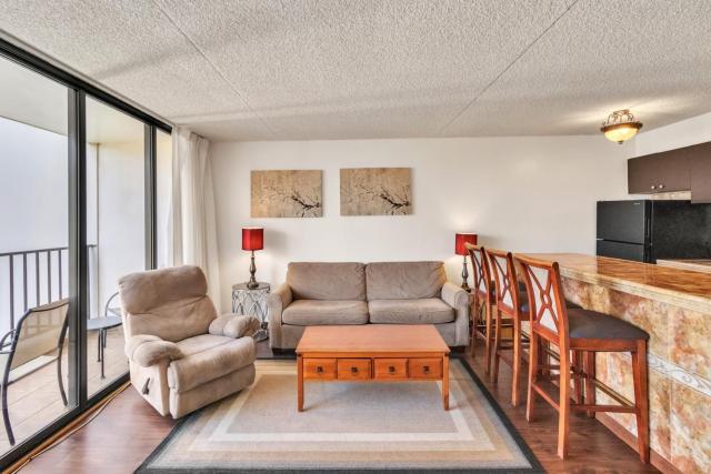 Oceanview Retreat on 19th Floor Near Waikiki Beach (21908)
