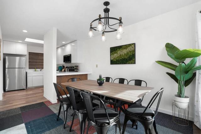 4 beds Private Unit Near BeachWalk, Golf, Trail