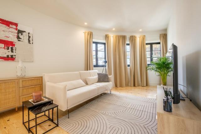 Art Deco 22 Luxury 2BR Apartment Downtown Metro AC