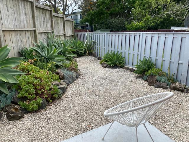 Own sunny quiet haven, own 1 bedroom house & garden with car park, central to Airport, CBD & Sylvia Park Mall