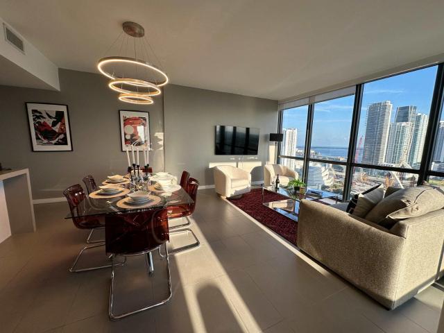 Luxury 2BR Skyline Balcony Free Parking by Palermo Home Miami