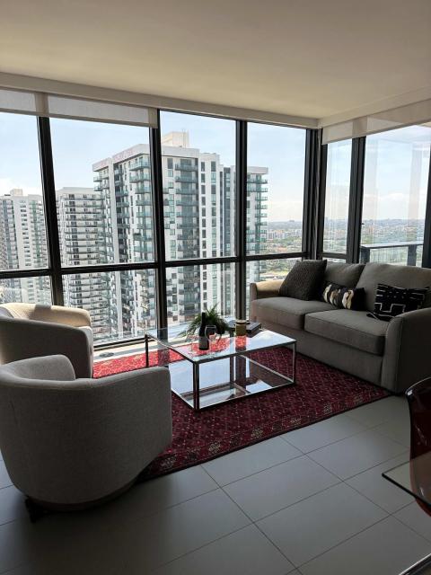 Luxury 2BR Skyline Balcony Free Parking by Palermo Home Miami