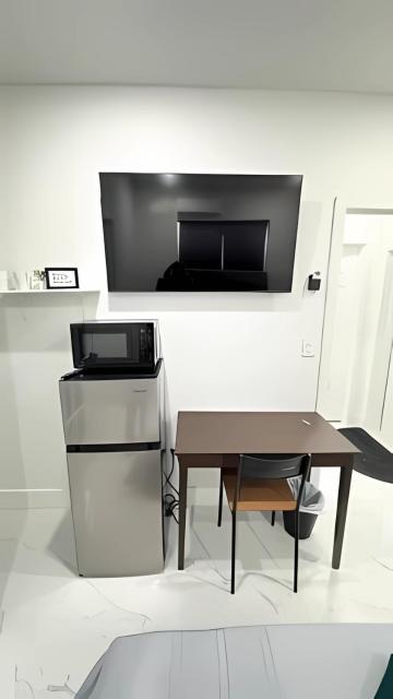 Private Rooms close to Miami Airport - Free parking - 01