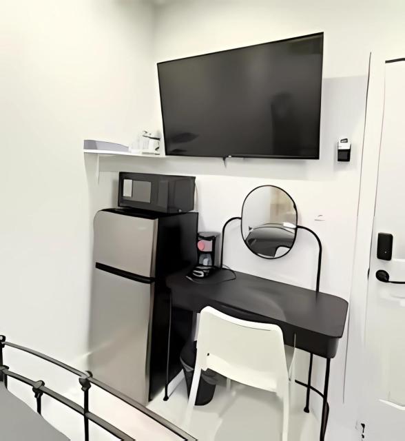 Gorgeous Private Room, near the Airport - Free parking - 02