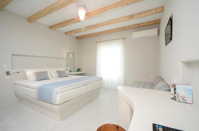 Antony Suites (Adults Only)