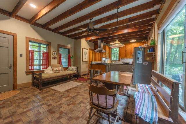 Walking distance to Lake Michigan! Cozy Cottage