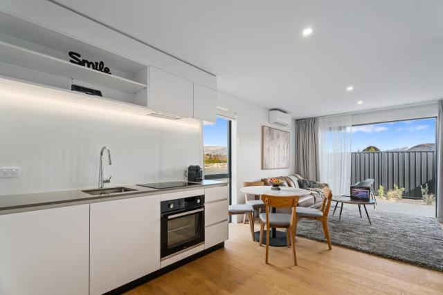 Alpine Views From Modern Townhouse - Close To Wanaka