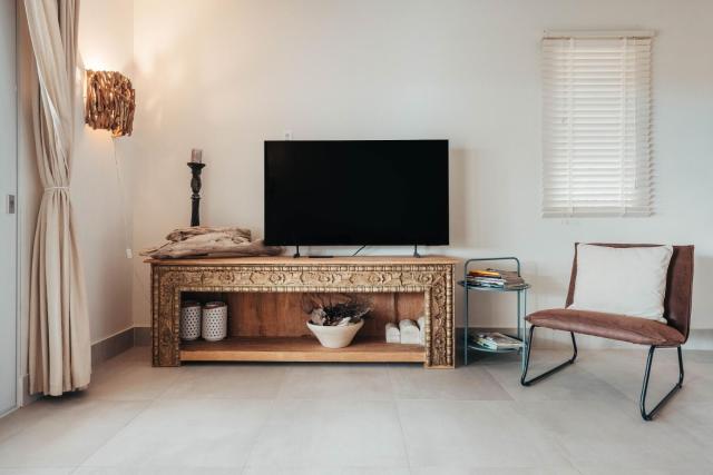 Mas Bango K1 A Peaceful Waterfront Condo in Jan Thiel