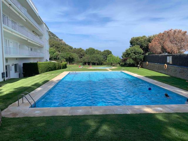 Cosy flat with terrace, swimming pool and parking in Begur