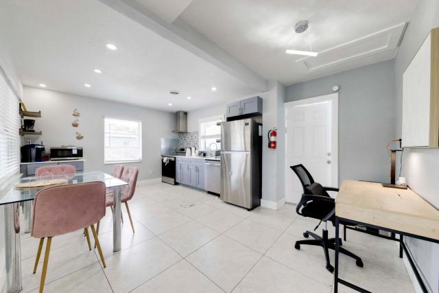 Unique 2 House Rental: 3 Mi to Beach & Boardwalk