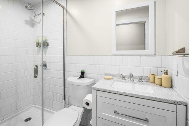Prime NYC Location 4BR Spacious Haven