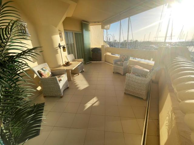 Isla Puerto Marina