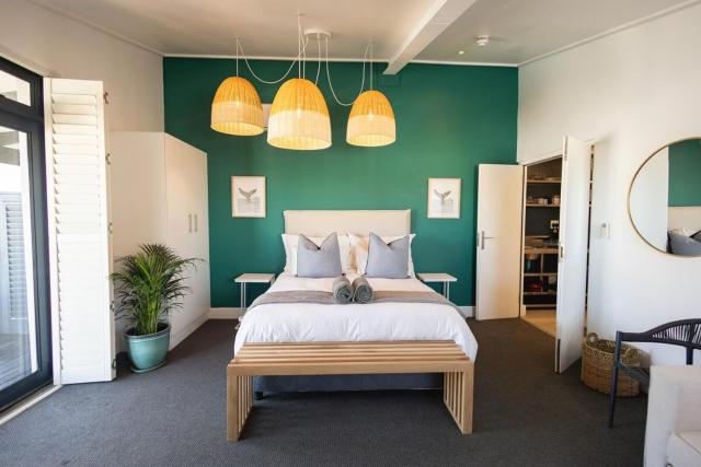 Mountain-View Studio - Hermanus Waterfront Apartments