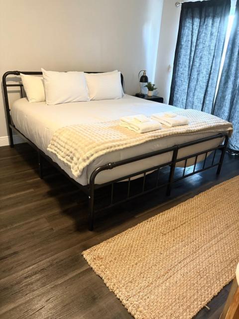 Beautiful Guest Suite with Private Driveway and Entrance