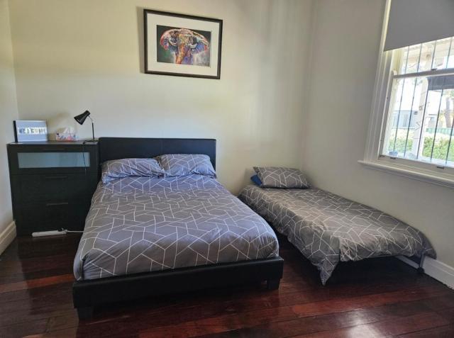 Globe Trotters Homestay - room in shared private residence