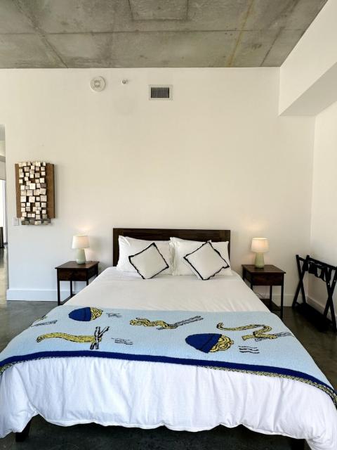 Pop Art Sunlit Apartment Prime Miami Pool Free Parking