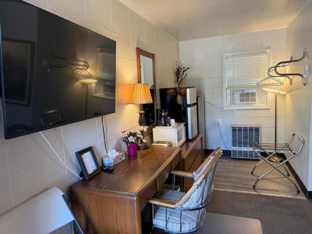 Athabasca Hillside Motel