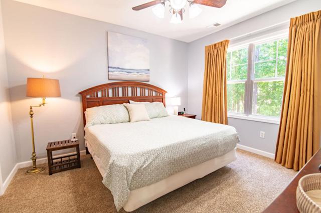 Pet Friendly Golf Paradise w Huge Pool and Hot Tub